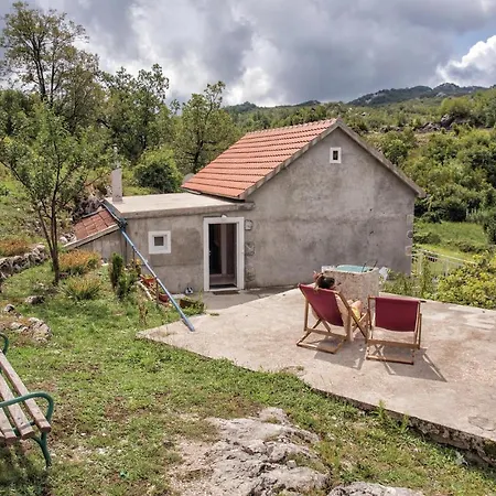 2 Bedroom Stunning In Herceg Novi Dom wakacyjny