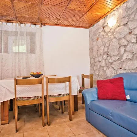 Dom wakacyjny 2 Bedroom Stunning In Herceg Novi