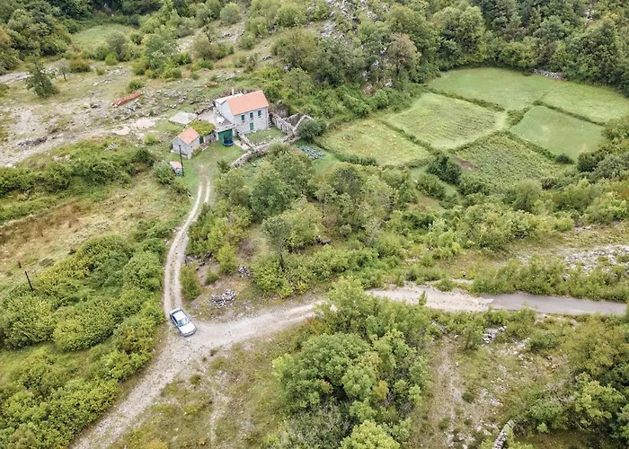 Dom wakacyjny 2 Bedroom Stunning In Herceg Novi