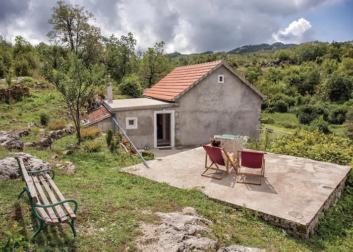 2 Bedroom Stunning In Herceg Novi Dom wakacyjny