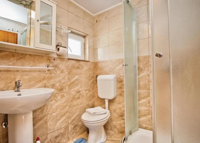 Vakantiehuis 2 Bedroom Stunning In Herceg Novi *
