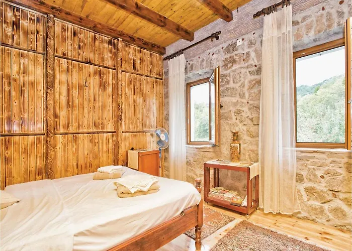 2 Bedroom Stunning In Herceg Novi Dubravka