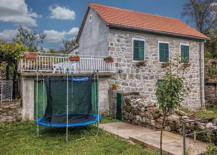 2 Bedroom Stunning In Herceg Novi Vakantiehuis *