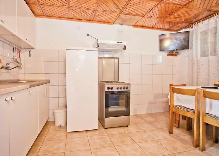 Vakantiehuis 2 Bedroom Stunning In Herceg Novi