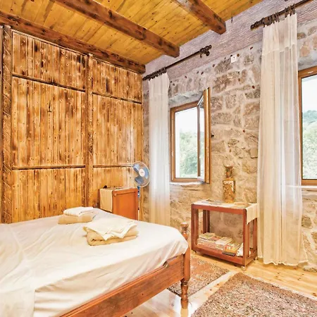 2 Bedroom Stunning In Herceg Novi Sitnica